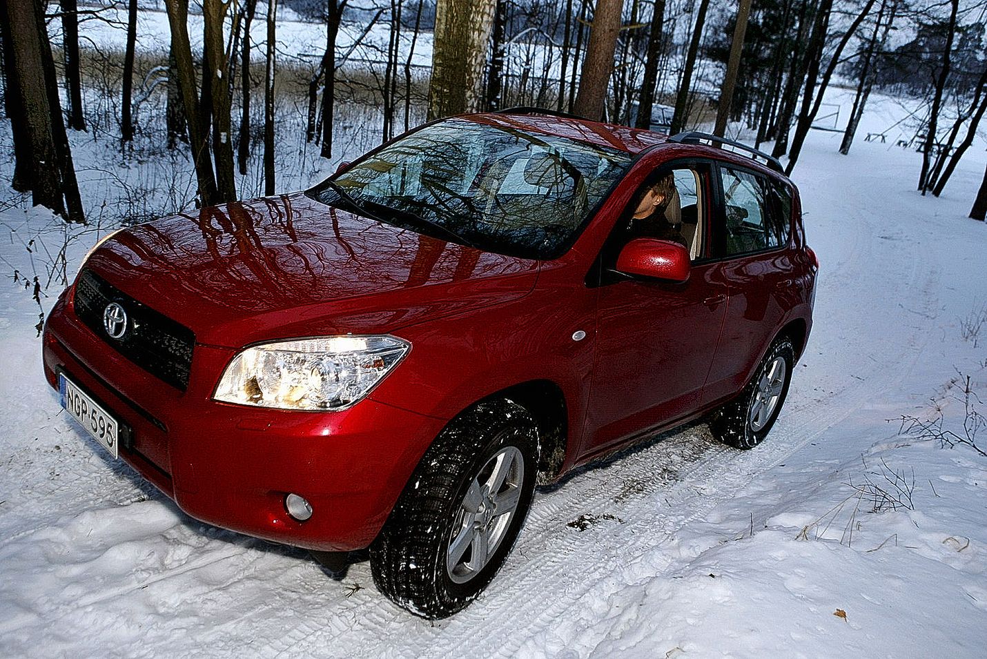 Toyota kutsuu Suomessa yli 6 000 katumaasturia takaisin