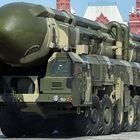 Venäjä esittelee mielellään asearsenaaliaan Voiton päivän paraateissa Moskovan Punaisella torilla. Kuvassa on mannertenvälinen ohjus. Kuva: Dmitry Kostyukov