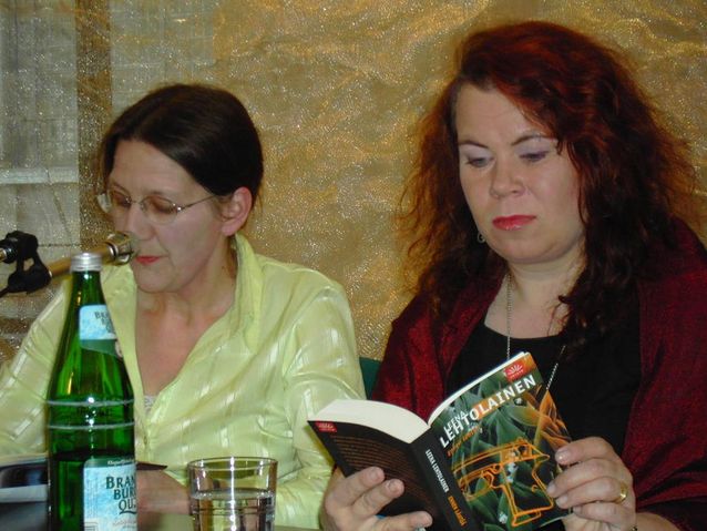 From the Berlin Finnish Institute Lesung in 2005. Pictured are Leena Lehtolainen and German translator Gabriele Schrey-Vasara.​