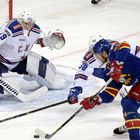Lukossa kaudella 2012-13 piipahtanut tanskalaispakki Philip Larsen teki Jokereille runkosarjassa 11+25 tehopistettä. Pudotuspeleissä Larsen vääntää Torpedoa vastaan. Kuva: Markku Ulander