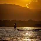 Inle on Myanmarin toiseksi suurin järvi. Paikallisilla ihmisillä on omintakeinen tapa soutaa seisten, toinen jalka kietoutuneena melan ympäri. Kuva: Jyrki Saarni