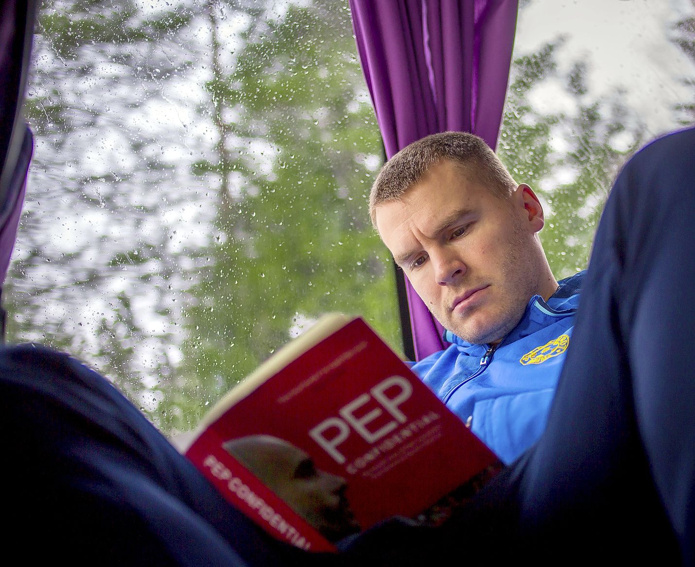 Tähän mennessä Pallo-Iirojen kauden pisimmät reissut on tehty bussilla. Kimmo Hörkkö aikoo viedä joukkueensa Suomenlahden yli hitsautumaan yhteen.