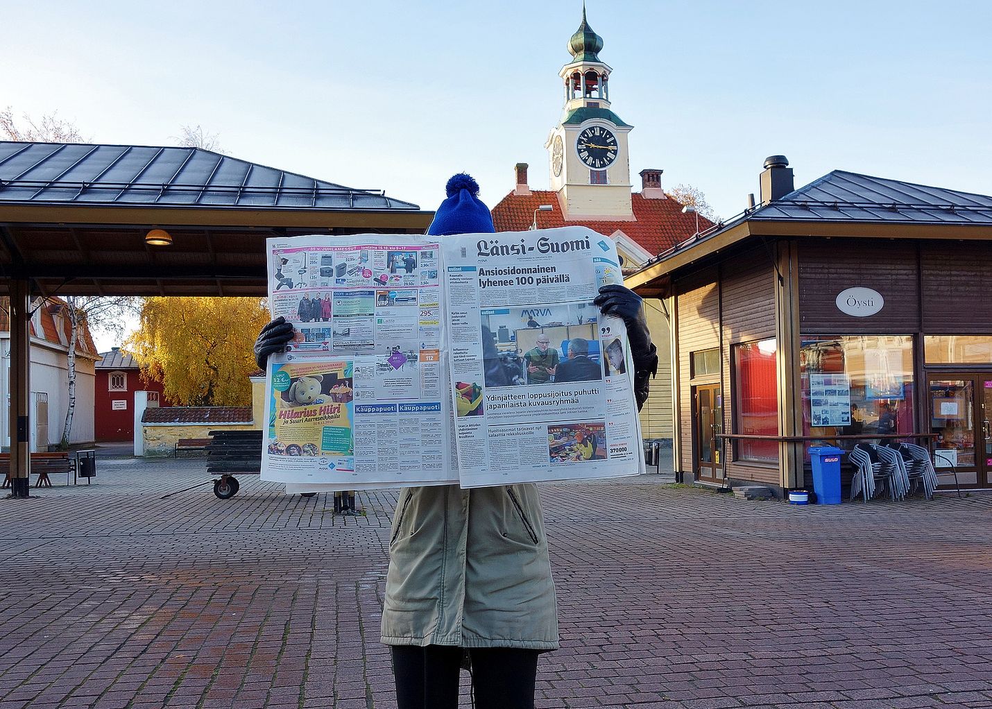 Paperinen sanomalehti pitää edelleen pintansa. Länsi-Suomi muuttuu kuvassa olevasta broadsheet-koosta tabloidiksi Rauma-päivänä 17. huhtikuuta.
