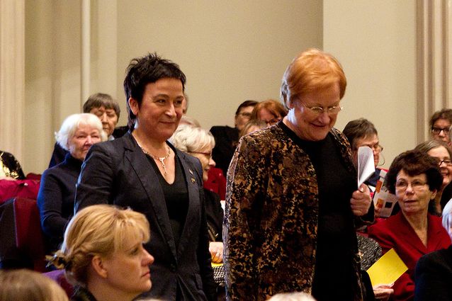 Ulla-Maija Forsberg and President Tarja Halonen attending a Women’s Day celebration in 2012. Photo: Linda Tammisto.​