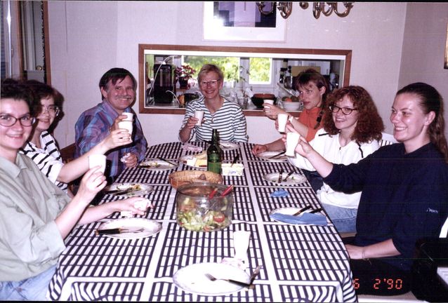 Members of the research group and a visiting researcher from America, Charles Goodwin, at Auli Hakulinen’s house in the 1980s (Auli’s family album).​