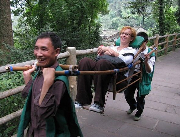 In Sichuan we had a chance to visit the Giant Buddha of Leshan in the delta of the Min, Quingyi and Dadu rivers. At the Emei mountain we travelled in jiao chairs - it was unheard of that a guest of honour would walk, however much I insisted. (Suurmunne’s personal album)​