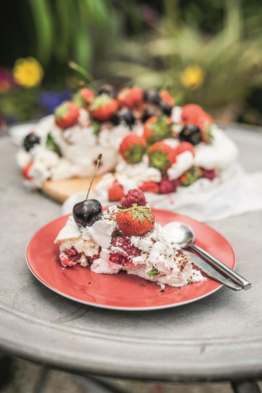 The 5 Best Pavlova Recipes Ever - The Happy Foodie