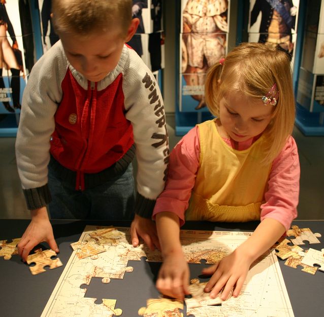 At Vintti, the interactive exhibition of the National Museum, one of the possible activities is putting together jigsaw puzzles of Finnish maps. Photo: National Board of Antiquities / Hanna Forssell.​
