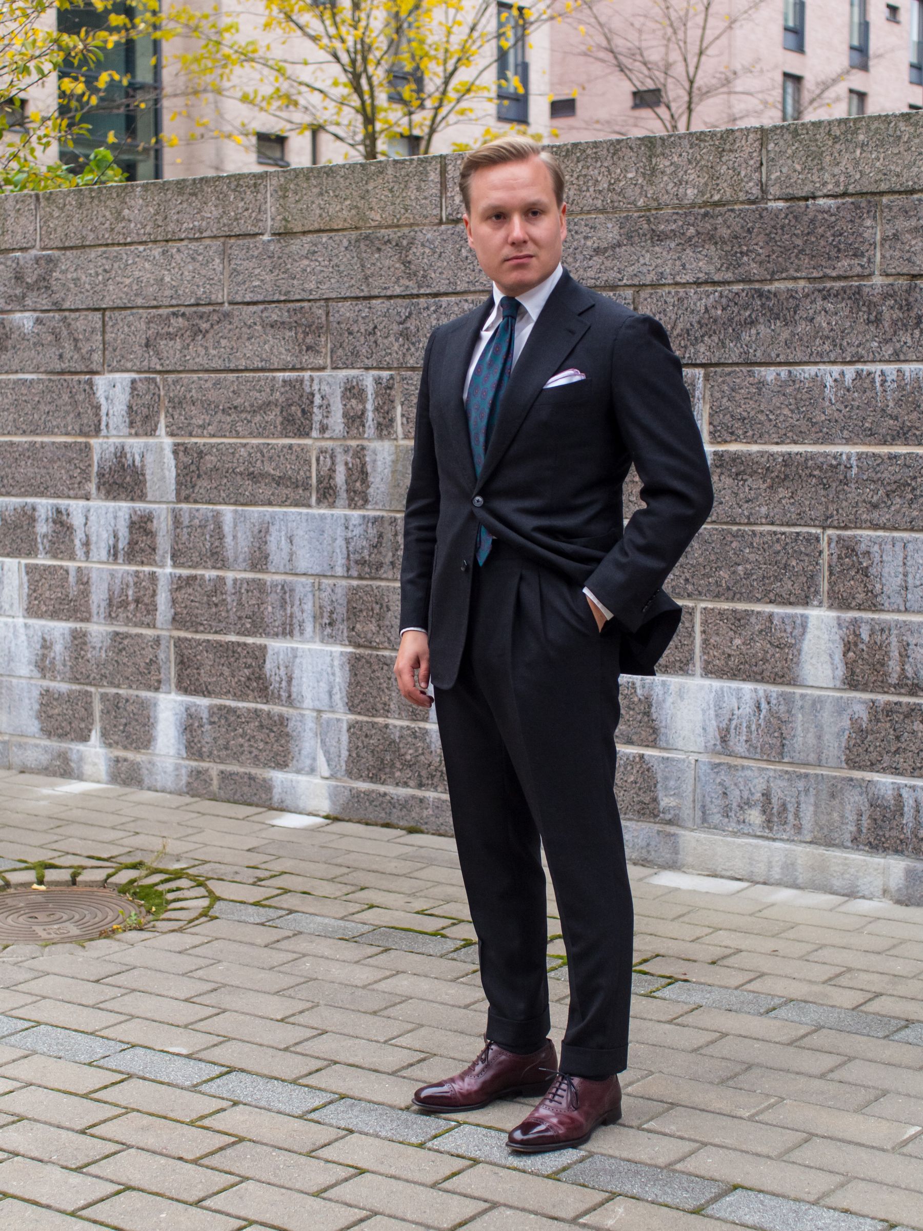 burgundy dress shoes with suit