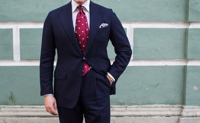 Using a Red Jacquard Tie with a Navy Suit