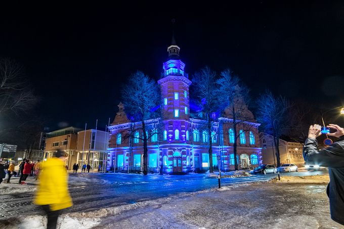vanha kaupungintalo lumen-valoissa 2021