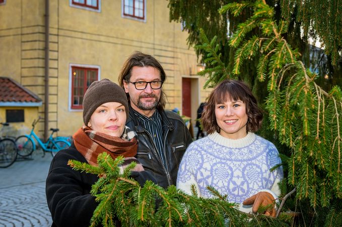 Leila Stenfors, Risto Kupari sekä Satu Saarinen Rauman joulukuusen edessä