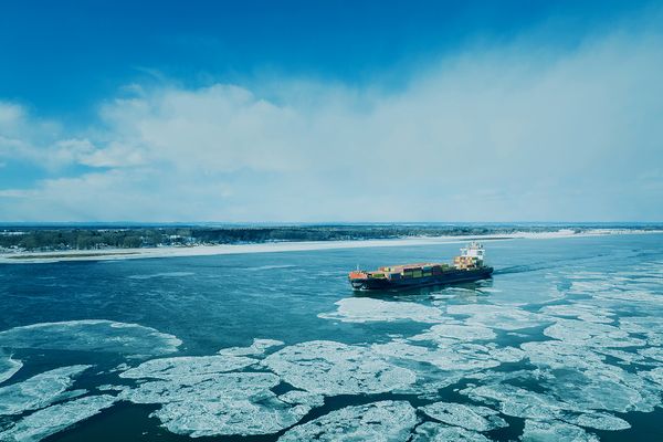 Icebreakers are needed to ensure marine transport in all ice conditions.