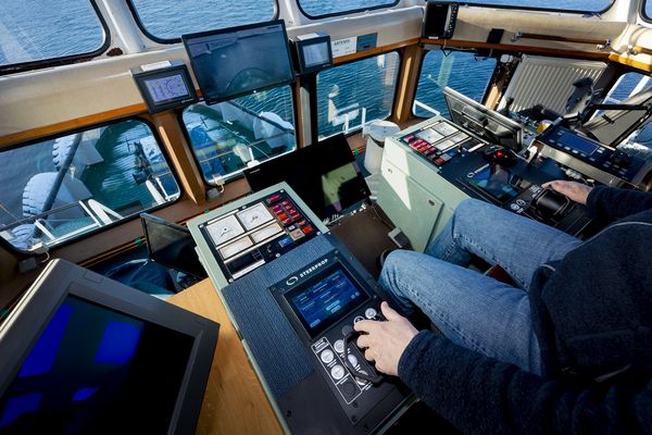 Steerprop Control System as a retrofit installation in Artemis tug