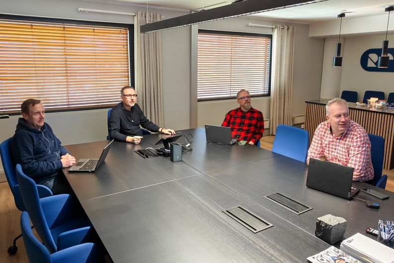 Johtoryhmän palaverissa käydään läpi ajankohtaisia asioita. Kuvassa vasemmalta Jouni Kartano, Marko Haapala, Marko Silokoski ja Juha Viherjälaakso.