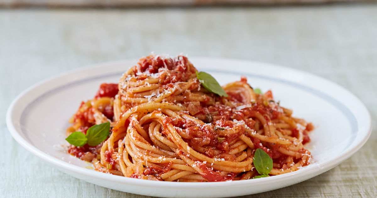 Bilderesultat for pasta with tomato sauce