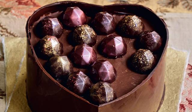 Heart Shaped Chocolate Box Cake The Happy Foodie