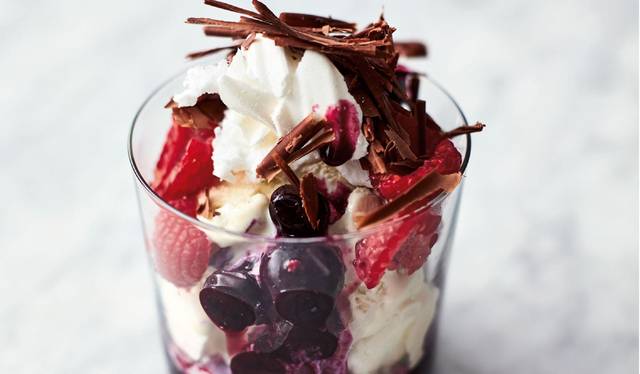 Jamie Oliver S Berry Meringue Ripple Channel 4 Quick Easy Food