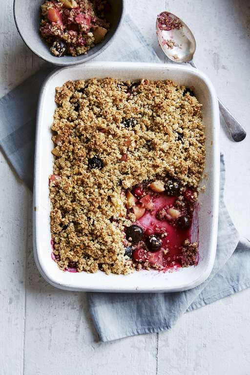 berry-and-apple-crumble-low-calorie-dessert-recipe