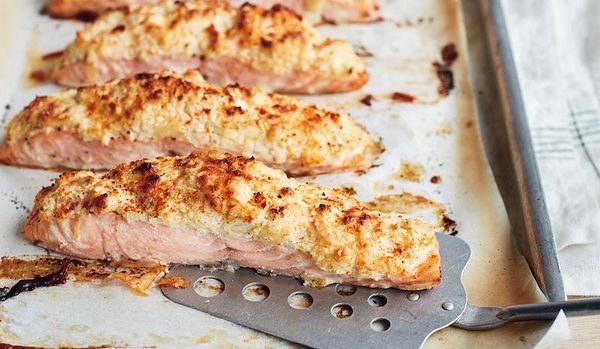 8-of-the-best-mary-berry-salmon-recipes-en-croute-traybake