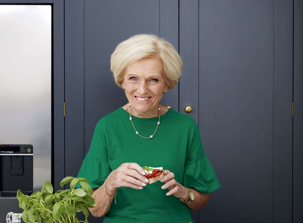 mary-berry-ginger-oat-crunch-biscuits-recipe-quick-cooking-bbc2