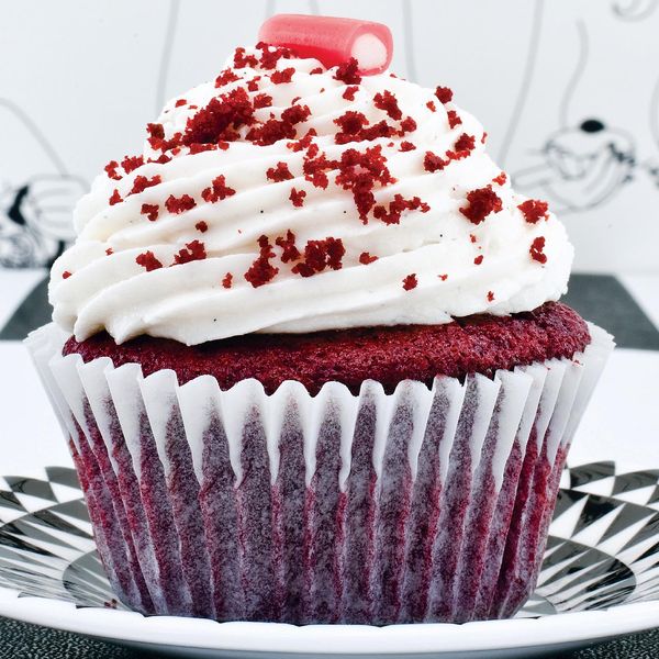 Vegan Red Velvet Cupcakes - The Happy Foodie