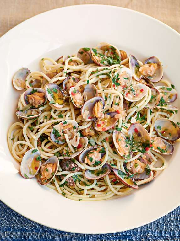 Spaghetti Alle Vongole Bianco - The Happy Foodie