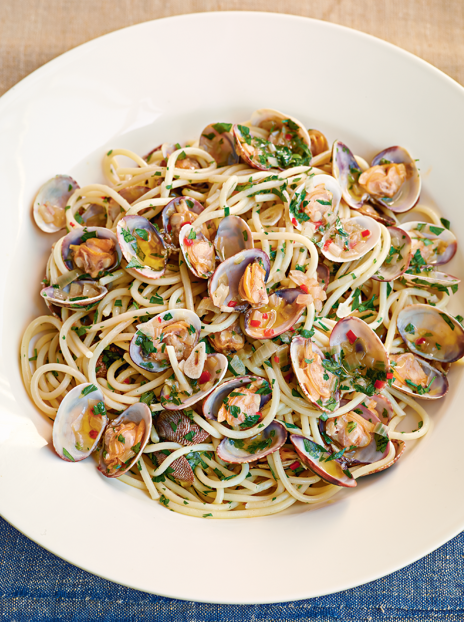 Spaghetti Alle Vongole Bianco - The Happy Foodie