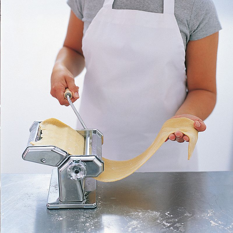 rolling pasta cutter