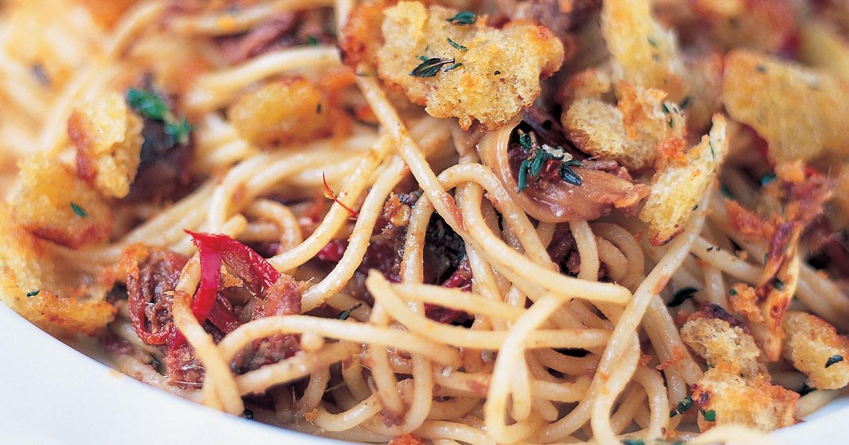 Jamie Oliver S Spaghetti With Anchovies Dried Chilli And Fried Breadcrumbs