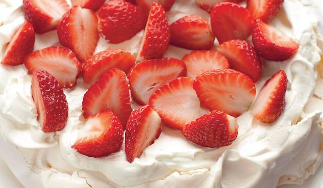 Mary Berry S Strawberry Pavlova Recipe Summer Dessert Recipes