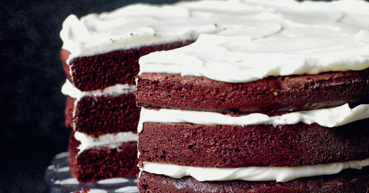 Red Wine Velvet Cake With Whipped Mascarpone The Happy Foodie