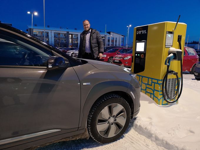 Paljon sähköautolla liikkuvan kannattaa hankkia ainakin Virta, K-lataus, PlugIt ja Fortum Charge&Drive -tagit.
