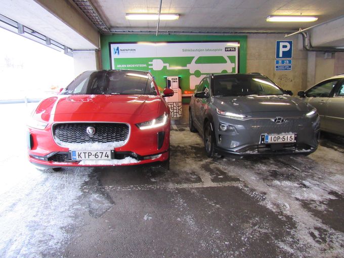 Olimme reissussa kahdella erilaisella sähköautolla, Hyundai Kona Electricillä ja Jaguar I-Pacella.