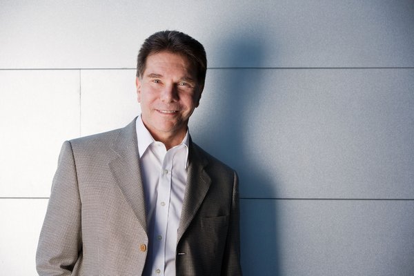 Portrait of Dr Robert Cialdini. He is a well-known authority on influence.