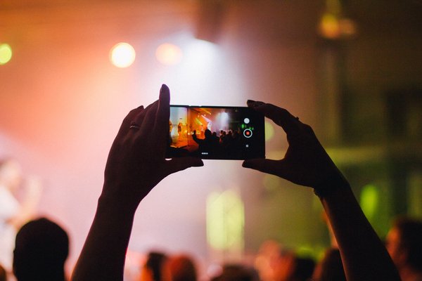 Shooting a UGC video on a concert