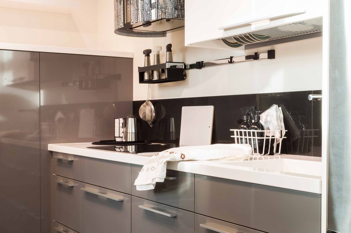 Utställningskök till salu: kök 5, grey highgloss, 65 000 kr (ord ...