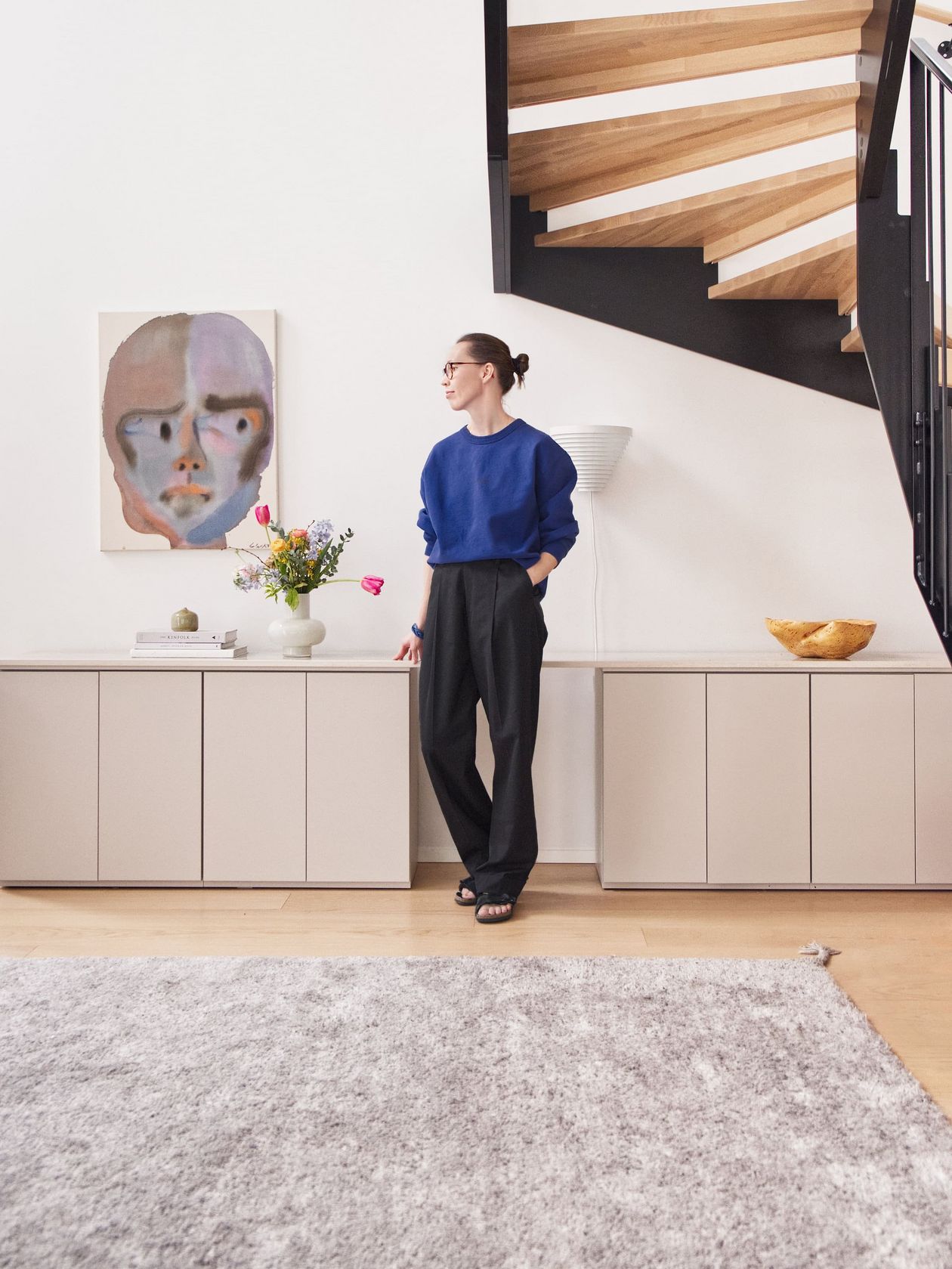 A living room view and a Marimekko Umpu vase