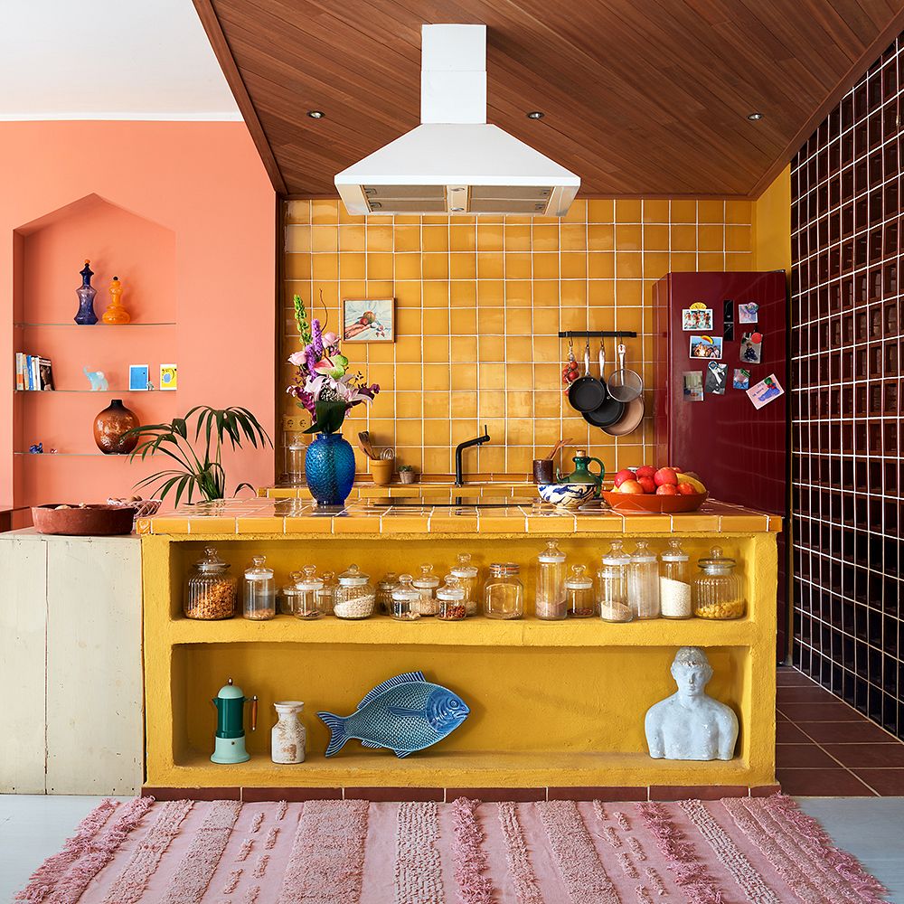 Yellow tiles in the kitchen in Barcelona