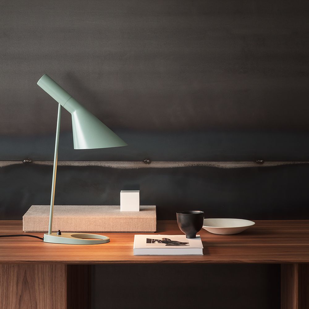 arne jacobsen table lamp