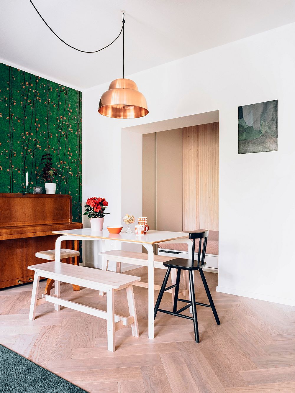 Two-bedroom apartment spiced with pink in Helsinki
