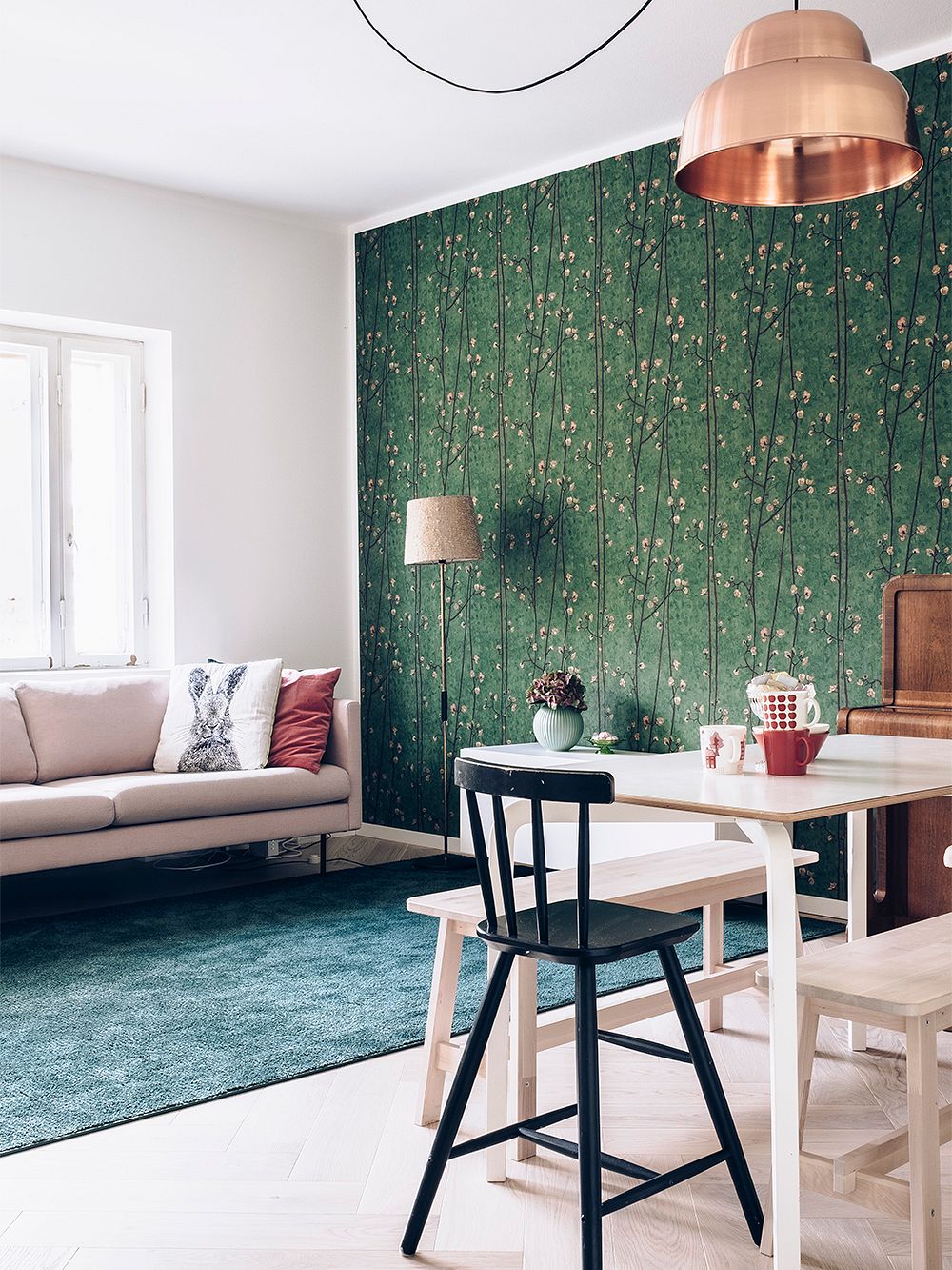 Two-bedroom apartment spiced with pink in Helsinki