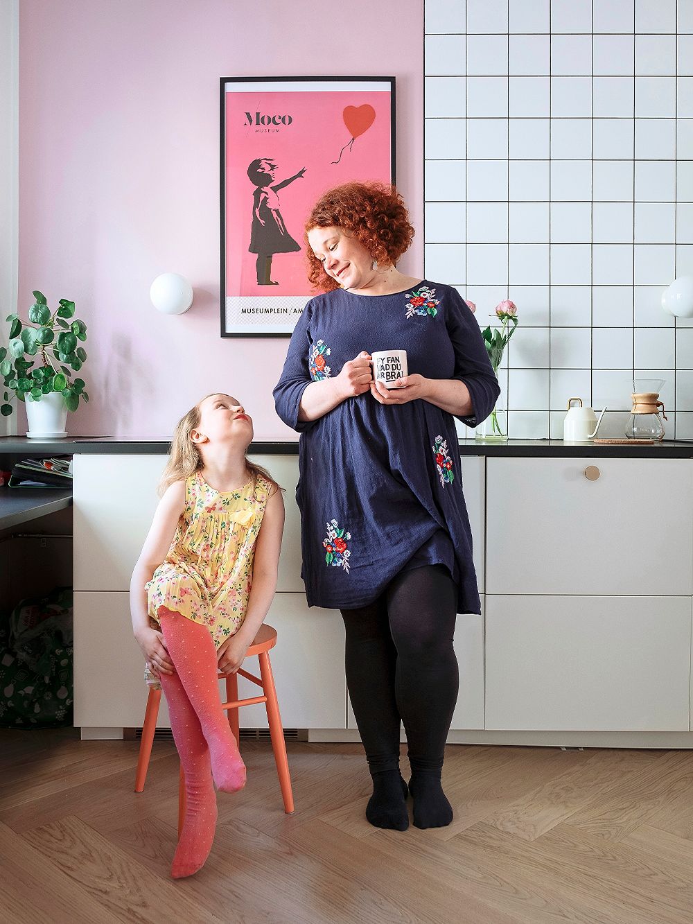Two-bedroom apartment spiced with pink in Helsinki