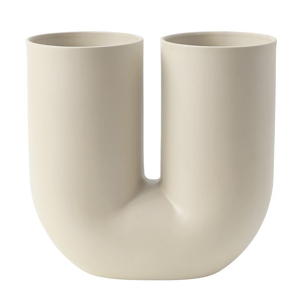 A product image of Muuto's Kink vase in sand.