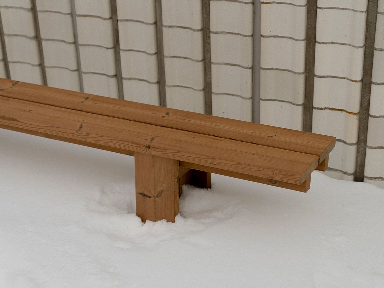 Vaarnii's Osa outdoor bench