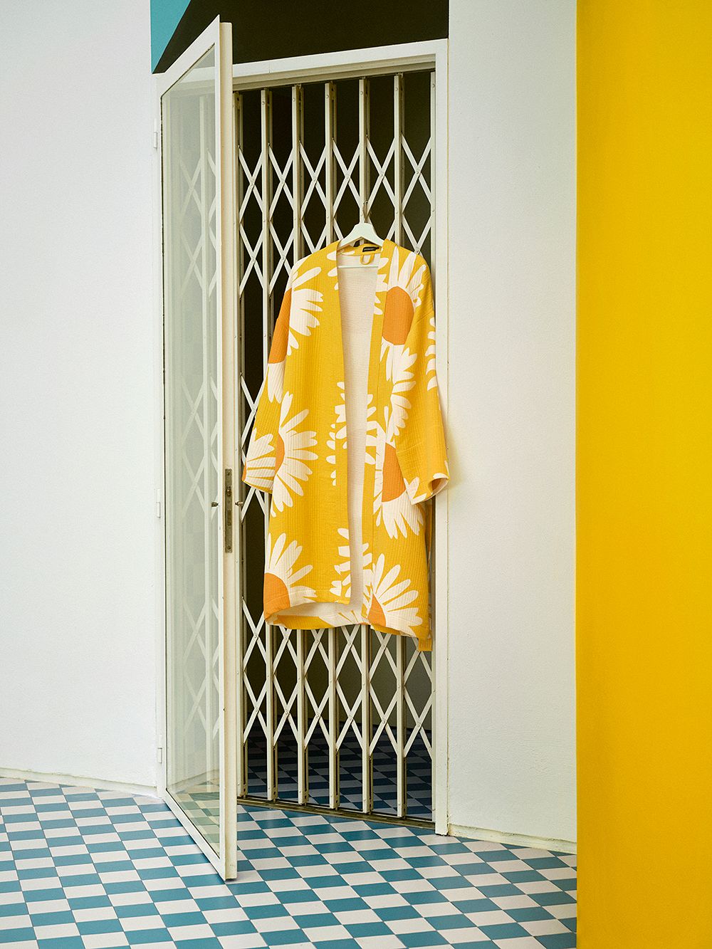 Marimekko Auringonkukka bathrobe in yellow