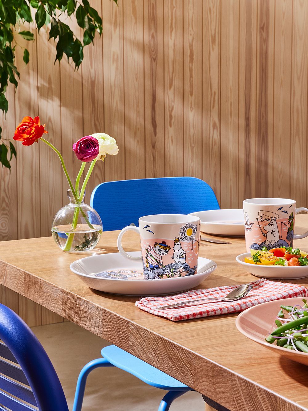 Table setting with Arabia's Moomin summer set 2022, Fishing