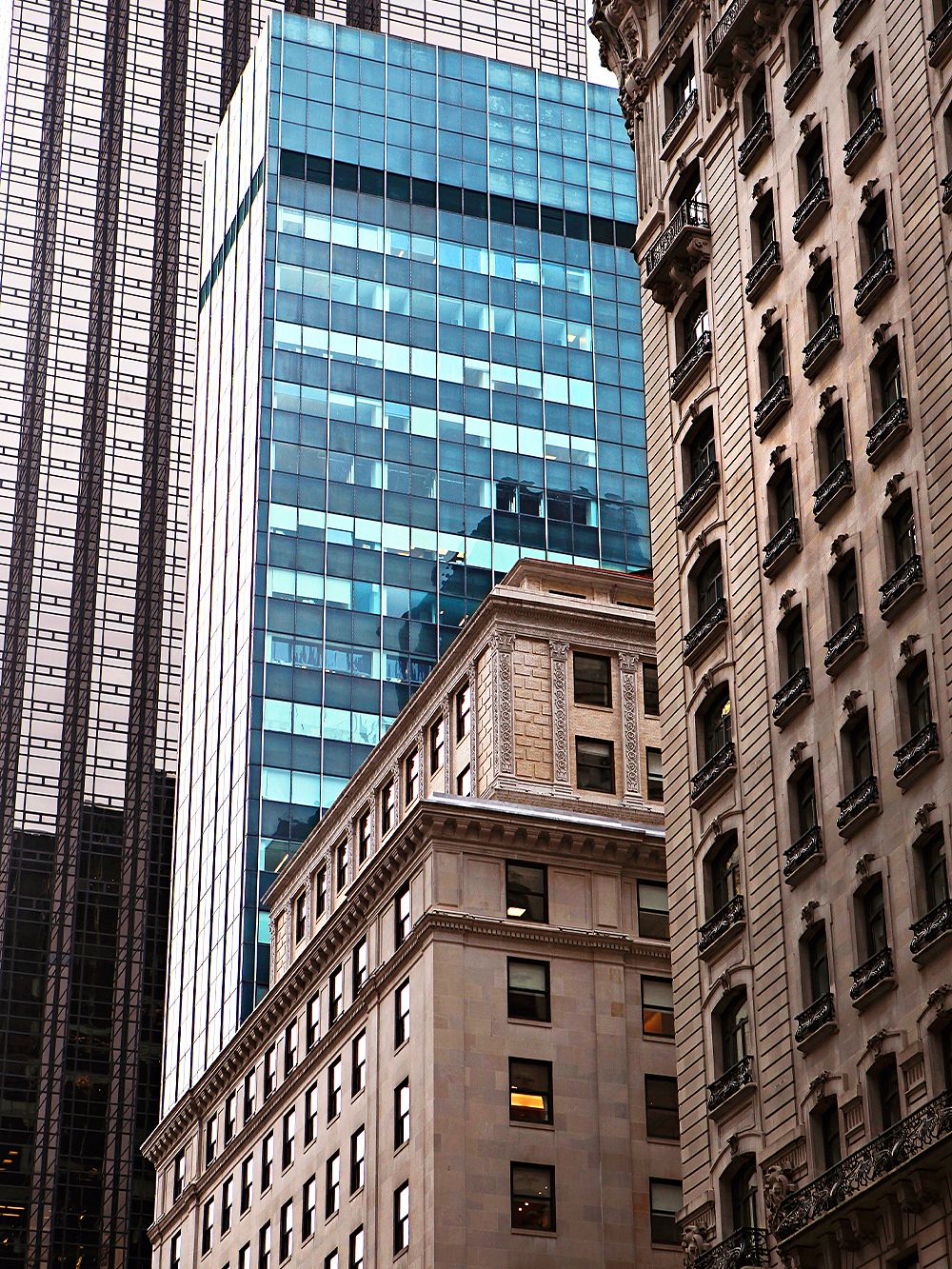 New York on foot: Fifth Avenue skyscrapers