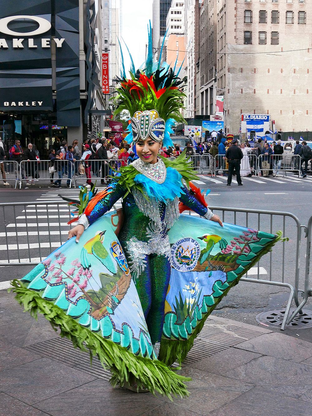 New York on foot: Fifth Avenue, Hispanic Day
