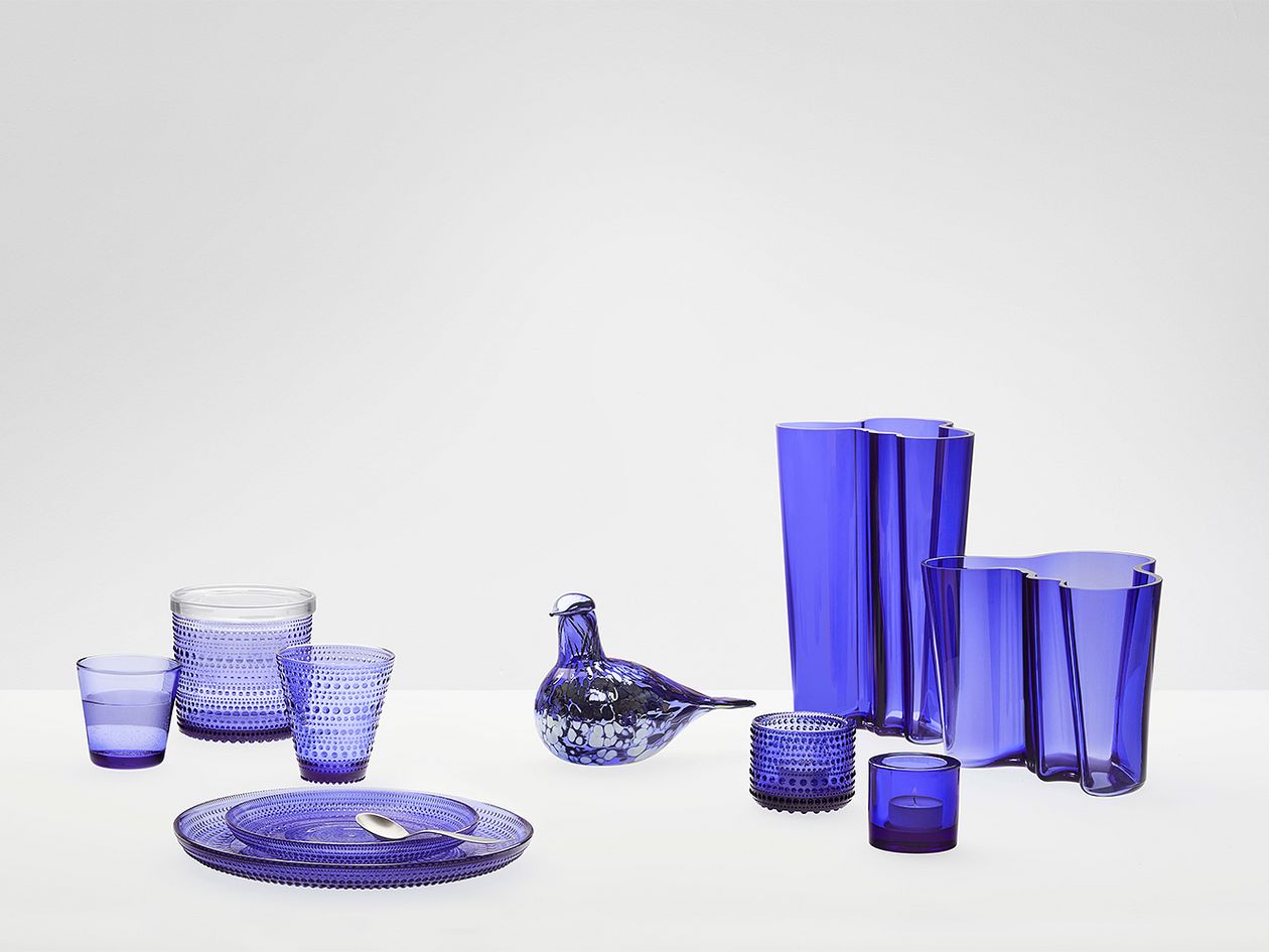 Iittala's glass products in the shade of ultramarine blue